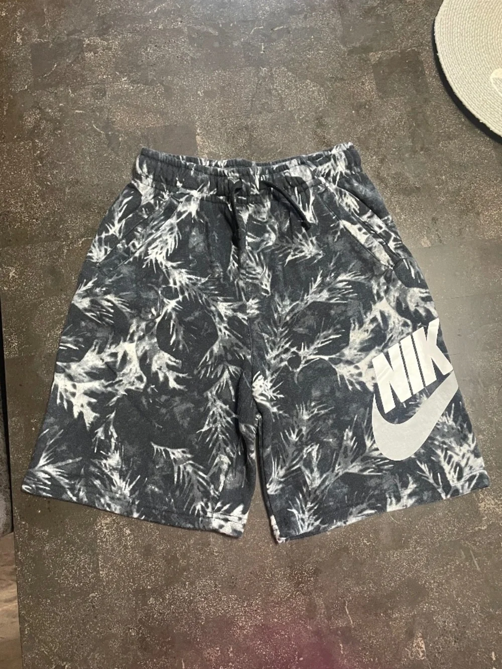 Boys Nike Shorts w/ a Waist Drawstring - Size XL